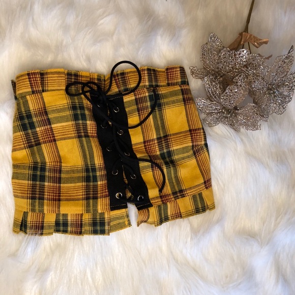 Tops - 🛑 4 FOR ONLY $10!!!!!🛑 plaid crop top